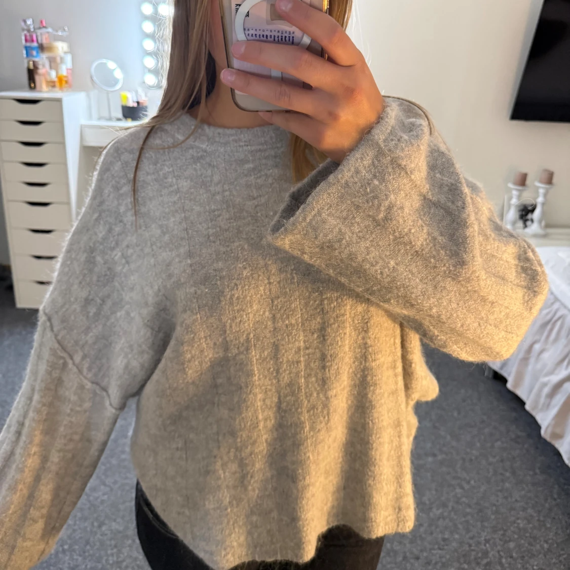 Ljusgrå stickad oversized tröja - 1