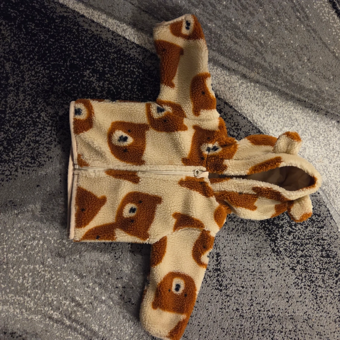 Teddyjacka med björnmönster från Lupilu