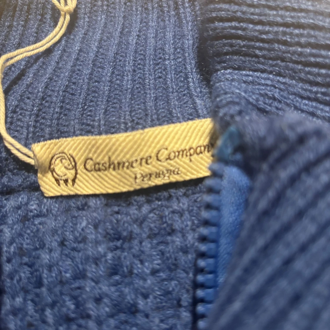 Blå stickad väst från Cashmere Company - 1