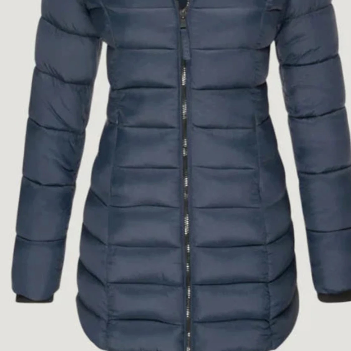 Mörkblå lång pufferjacka med huva