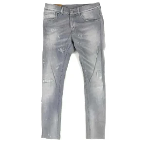 Grå skinny jeans med slitningar - Söker dessa tvär feta Dondup geogre jeans, skriv ifall ni har dessa/liknande! Ljusgrå färg! 28-32 strlk!