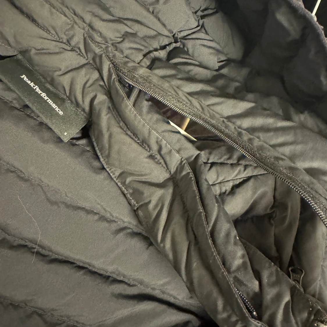 Svart jacka Peak Performance - 4