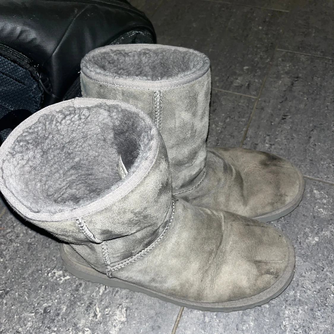 Grå UGG boots i mocka, storlek 41 - 4