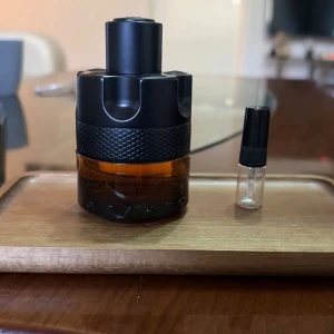 2ml Azzaro Most wanted Parfum - 2ml av Azzaro most wanted Parfum för ett rimligt pris, vanligtvis ingår gratis sample 