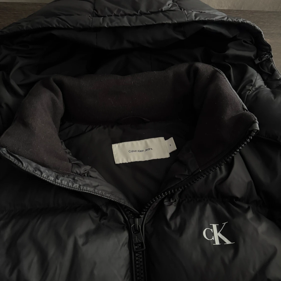 Svart pufferjacka från Calvin Klein - 2