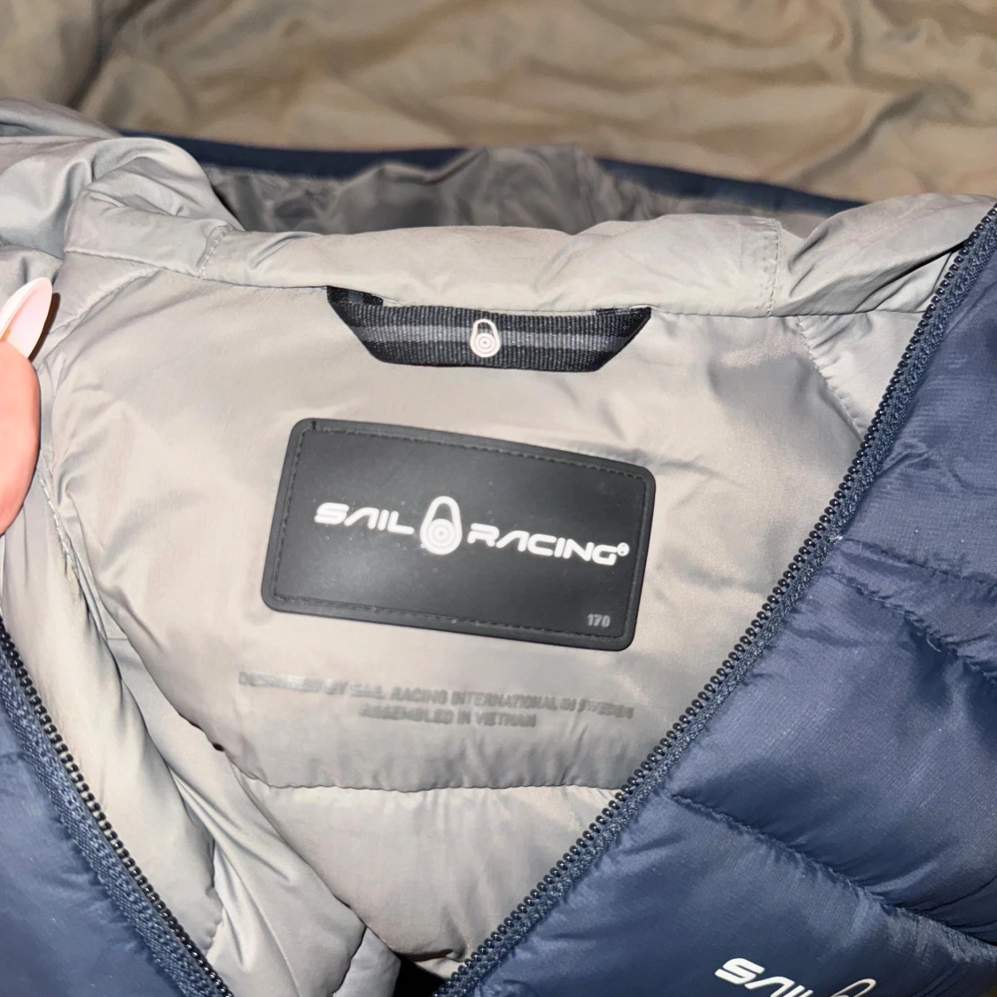 Mörkblå pufferjacka från Sail Racing - 1