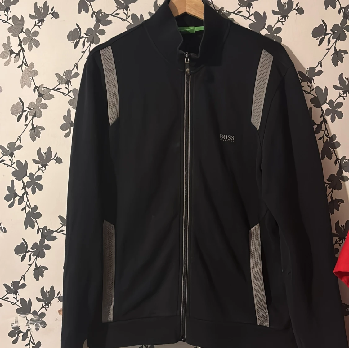 Svart kofta från Hugo Boss