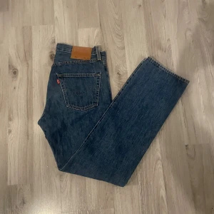 Levi's 501 blå jeans W30 L32 -  Tja, säljer klassisk Levis jeans som är bra skick och jättefina faktiskt