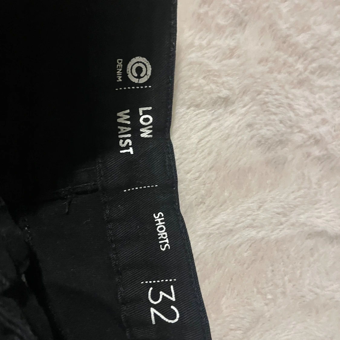 Svarta low waist denimshorts - 2