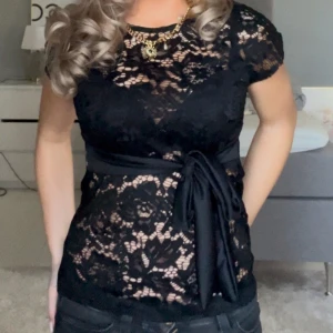 Svart spetsblus från meet me there - Helt ny Svart blus i spets från meet me there med lappen kvar!🥰