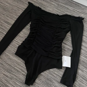 En body  - Body från NLYONE aldrig använt 