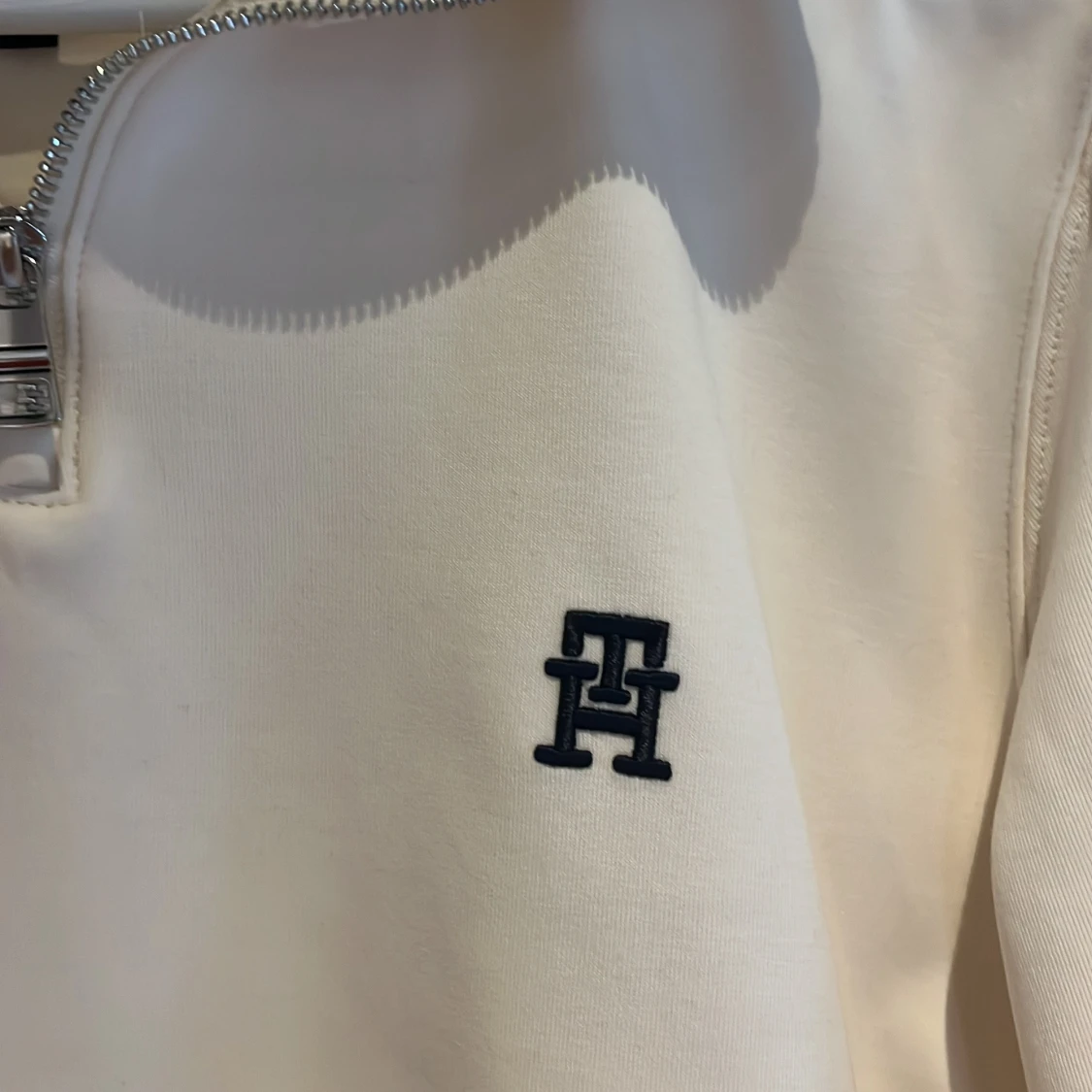Ljus begie/ vit half zip tröja Tommy Hilfiger - 2