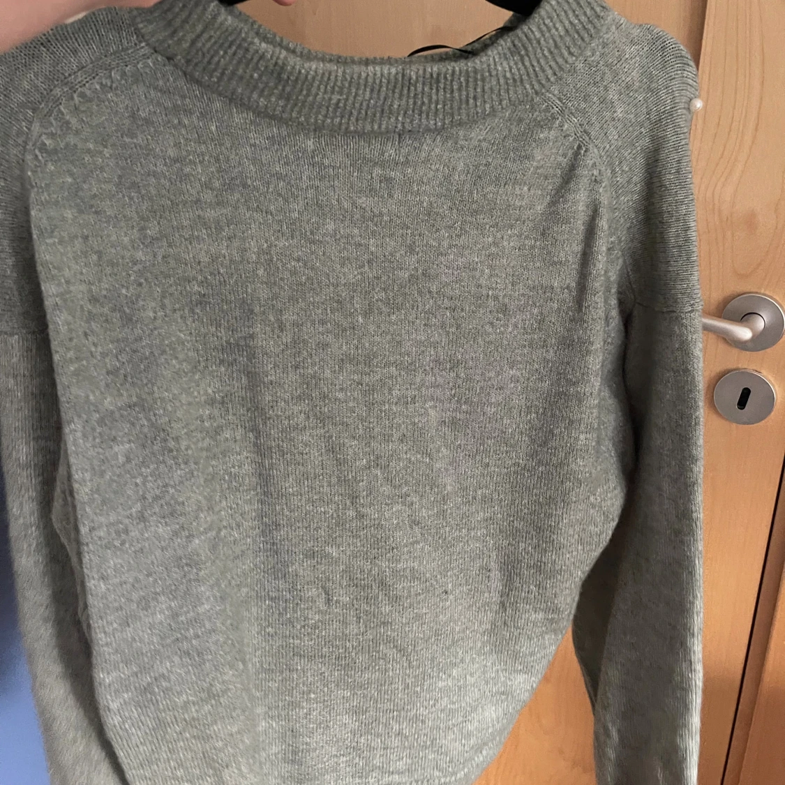 Grön stickad tröja med pärlor - 1