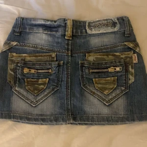 Cool jeans kjol - Säljer denna supersnygga coola jeans kjolen då den tyvärr är för liten. ❤️