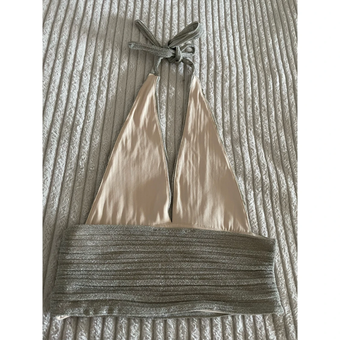 Glittrig halterneck-topp - 1