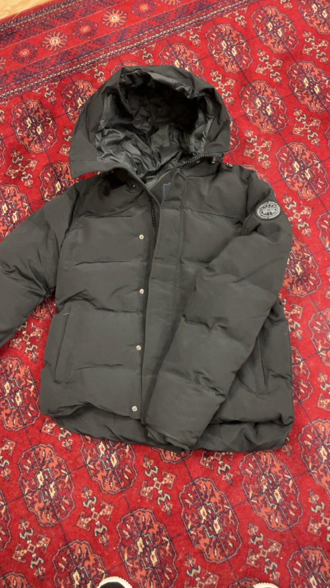 Svart pufferjacka från Canada Goose - 1