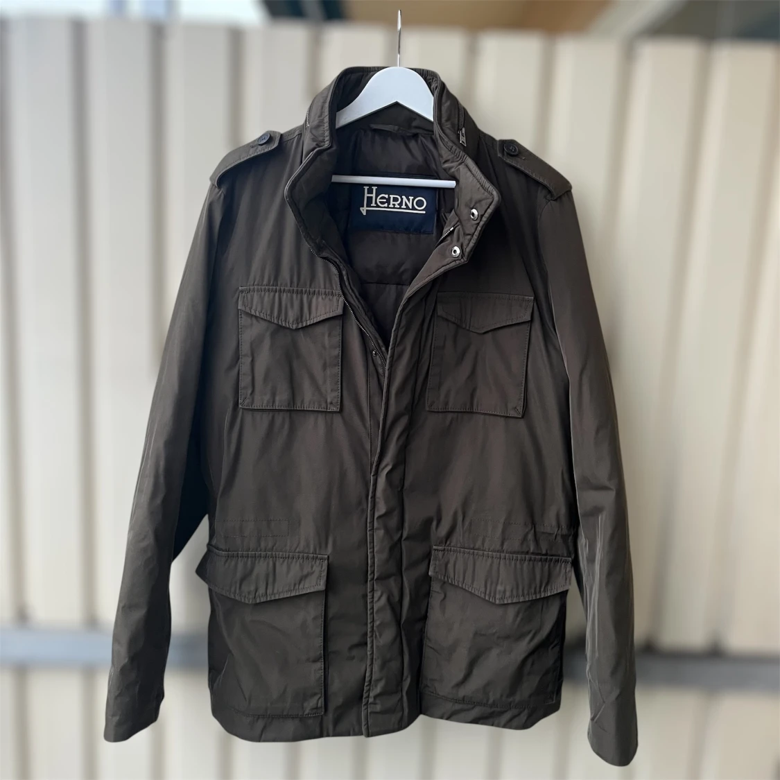 Olivgrön jacka från Herno