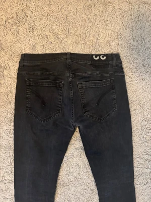 Dondup George  - Feta dondup george jeans || Storlek 32 || Skriv för fler bilder eller frågor ||