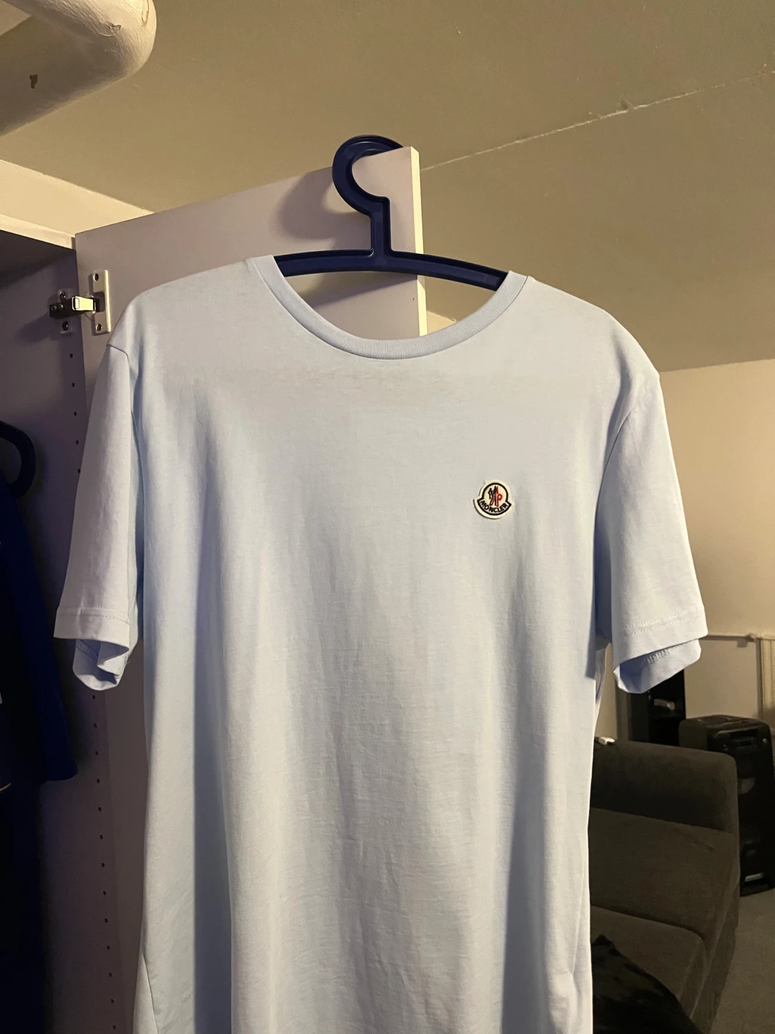 Ljusblå Moncler t-shirt  - 1