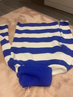 Mysig hoodie  - Detta är en mysig hoodie för 11/13 årings 