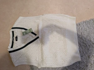 Väst? - Jättefin typ västtopp från KappAhl i storlek S ☺️ helt ny med prislapp och nypris 349☺️