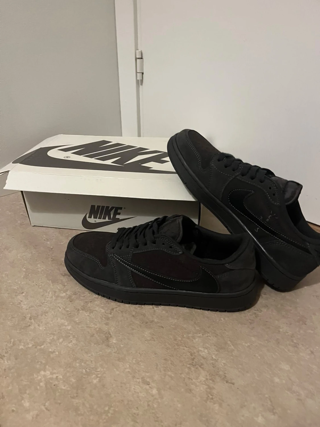 Svarta Nike Jordan 1 Low sneakers