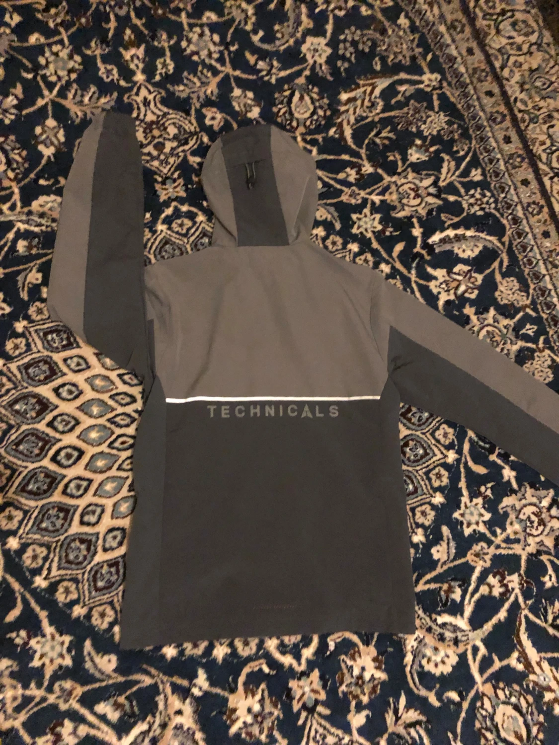 Grå vindjacka från Technicals XS - 1