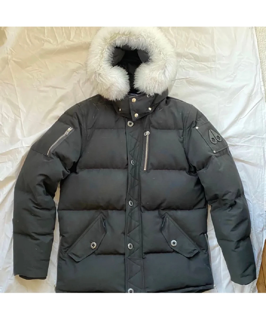 Svart Moose Knuckles dunjacka med päls