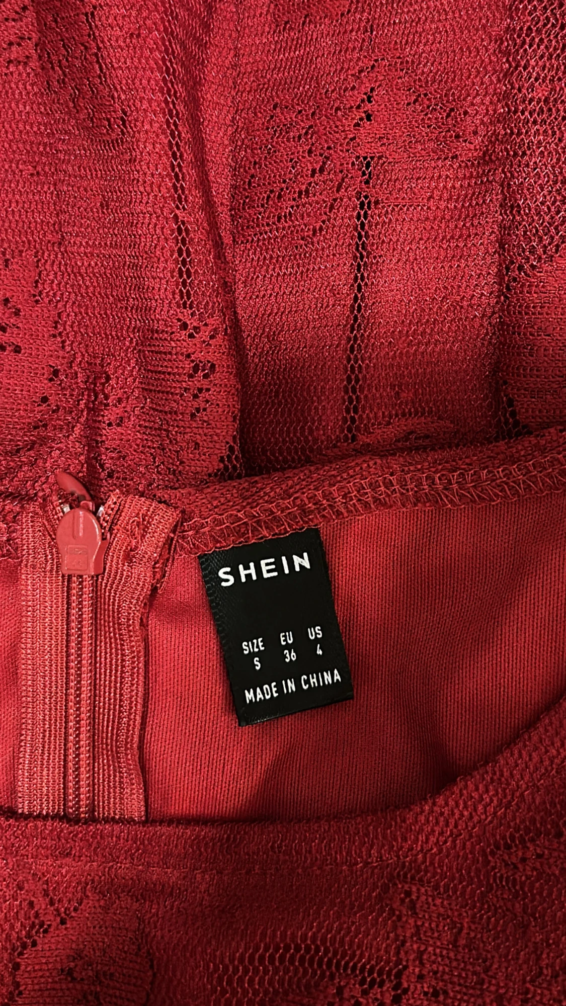 Röd spetsklänning från SHEIN - 3