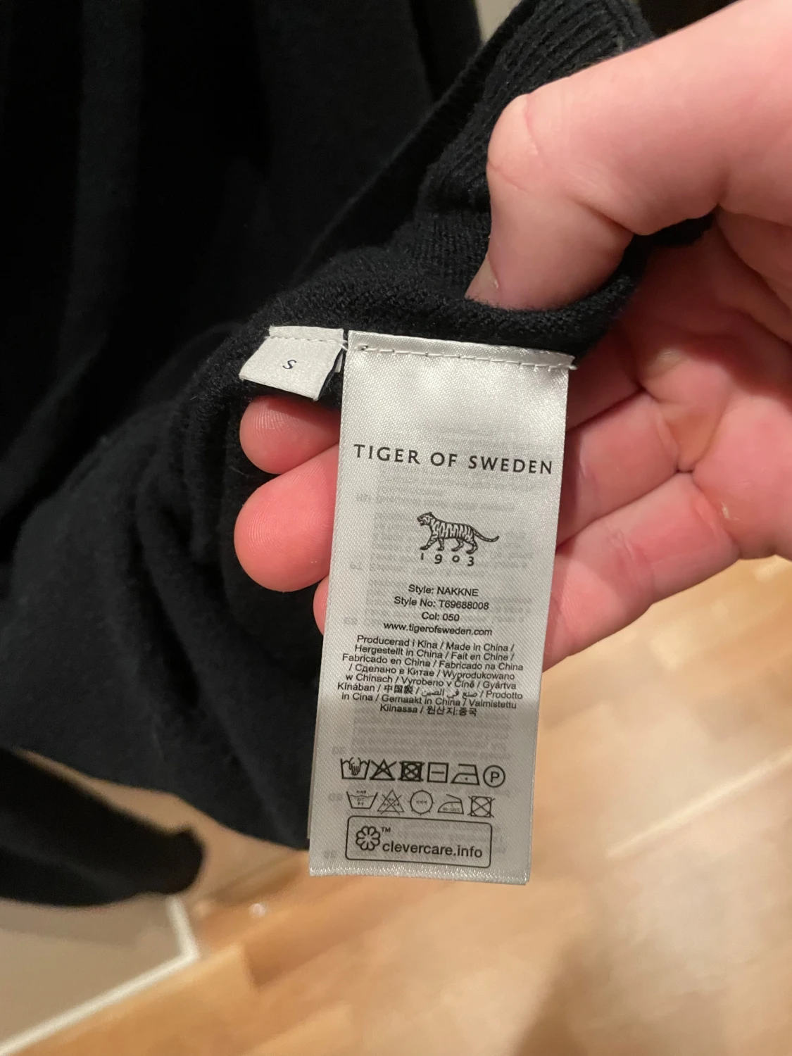 Svart hoodie från Tiger of Sweden - 2