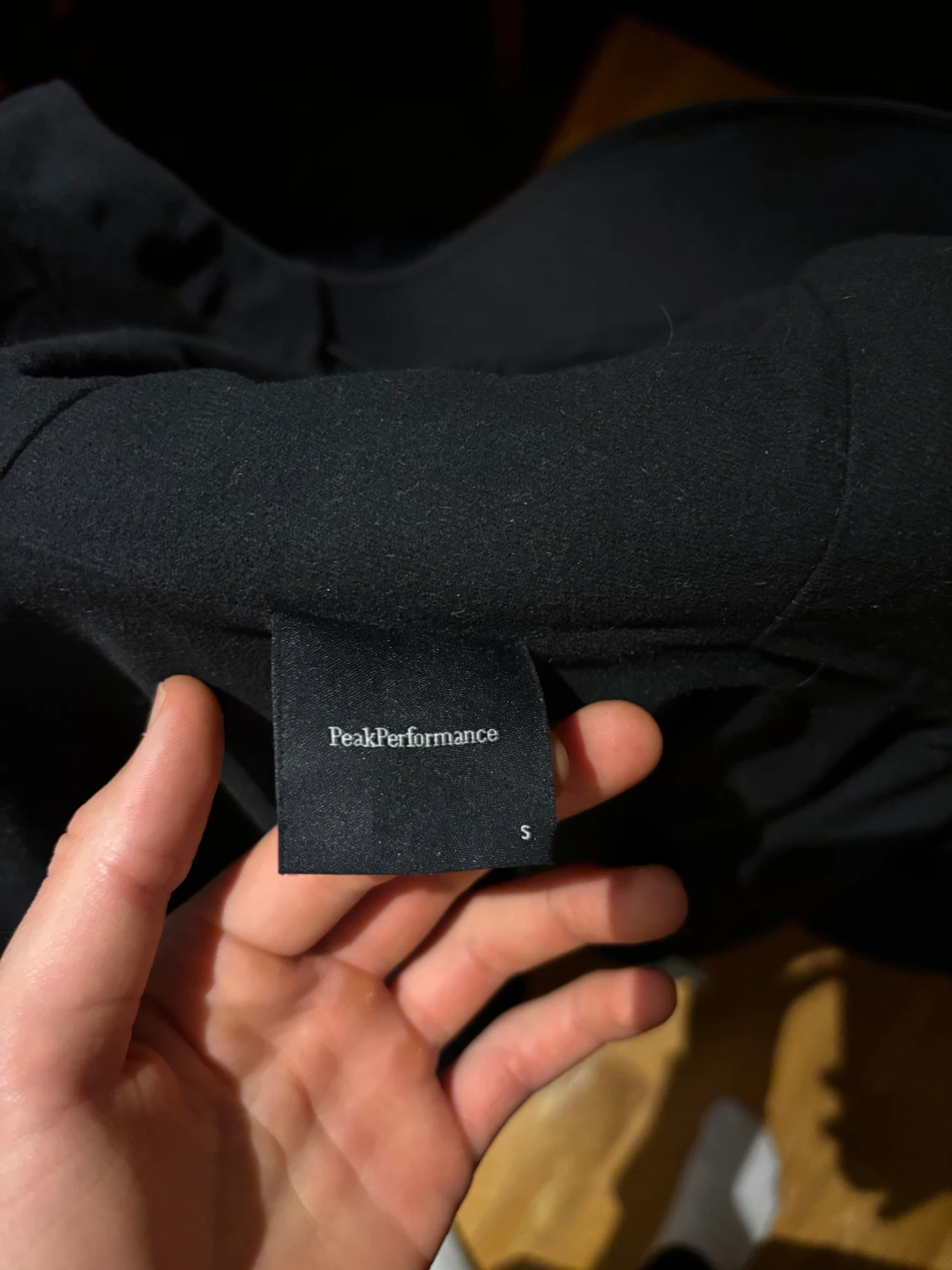 Svart vindjacka Peak Performance S - 1