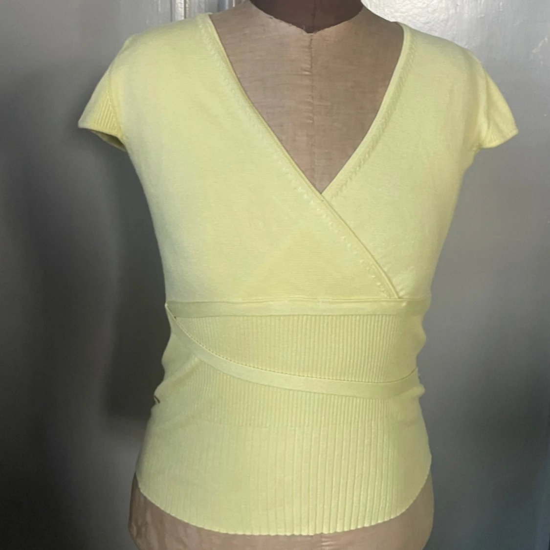 Ljusgul omlottopp från Saint Tropez - 3