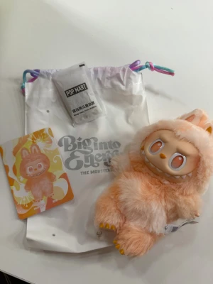 Äkta labubu - Äkta labubu big into energy, köpt på merchsweden mer bevis finns