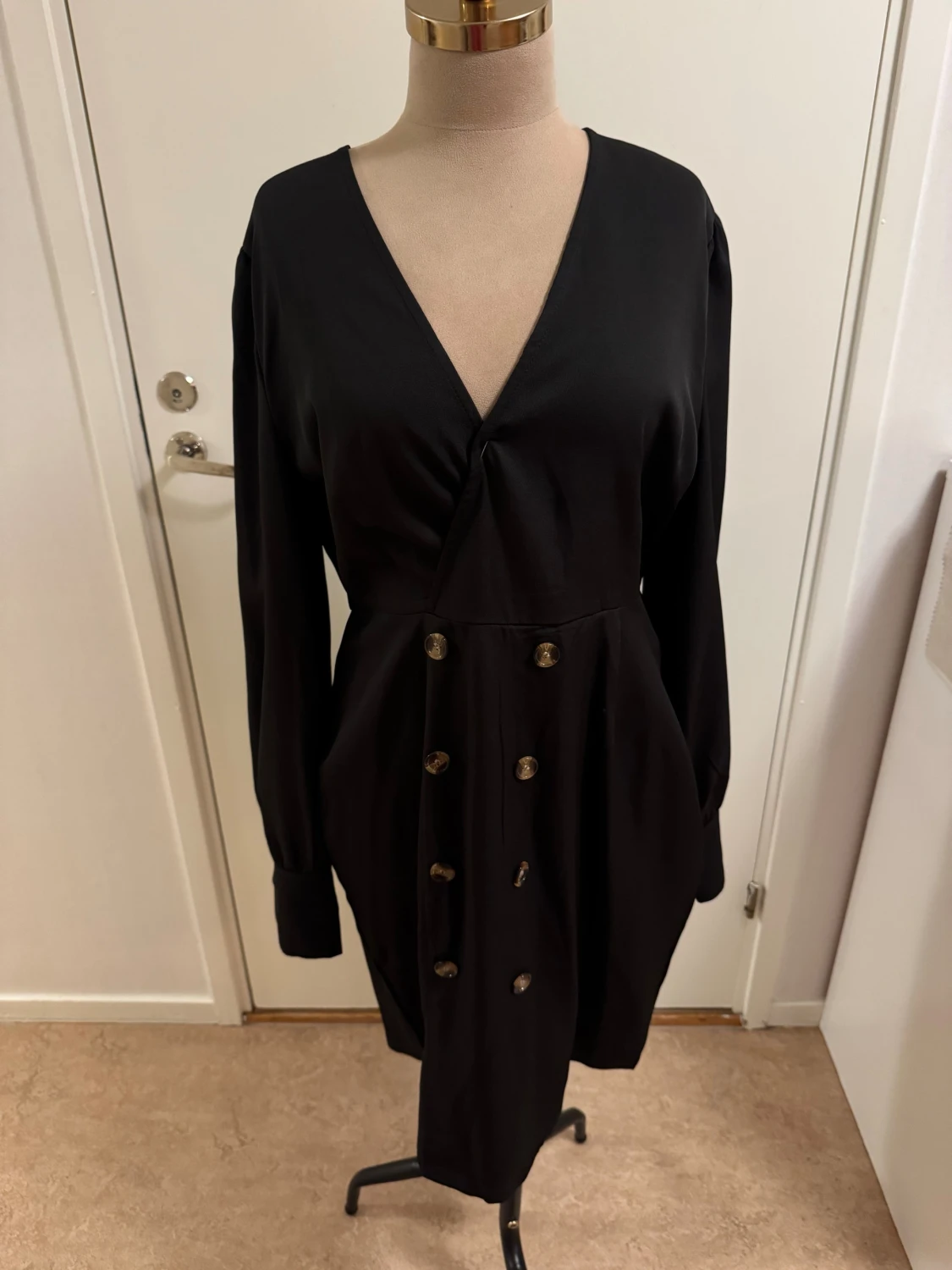 Svart omlottklänning från SHEIN XL