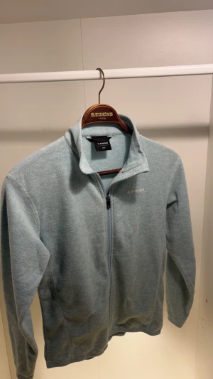 Fleec tröja - Väldigt fin fleec tröja i mycket bra skick