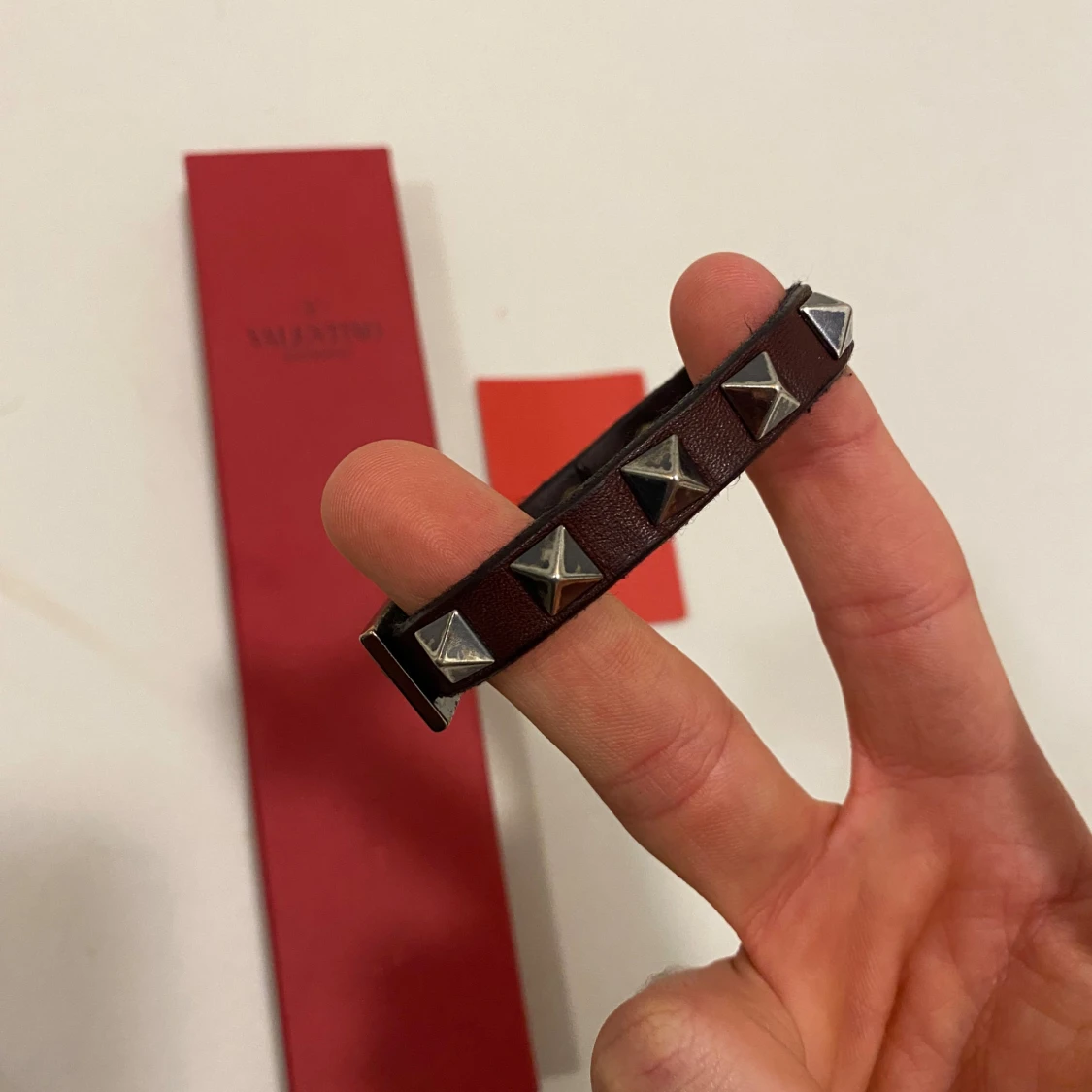 Vinrött Valentino armband - 3