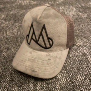 Maggiore keps  - Jag säljer min Maggiore keps som inte passar mig.Mycket bra skick ändas använd en gång.