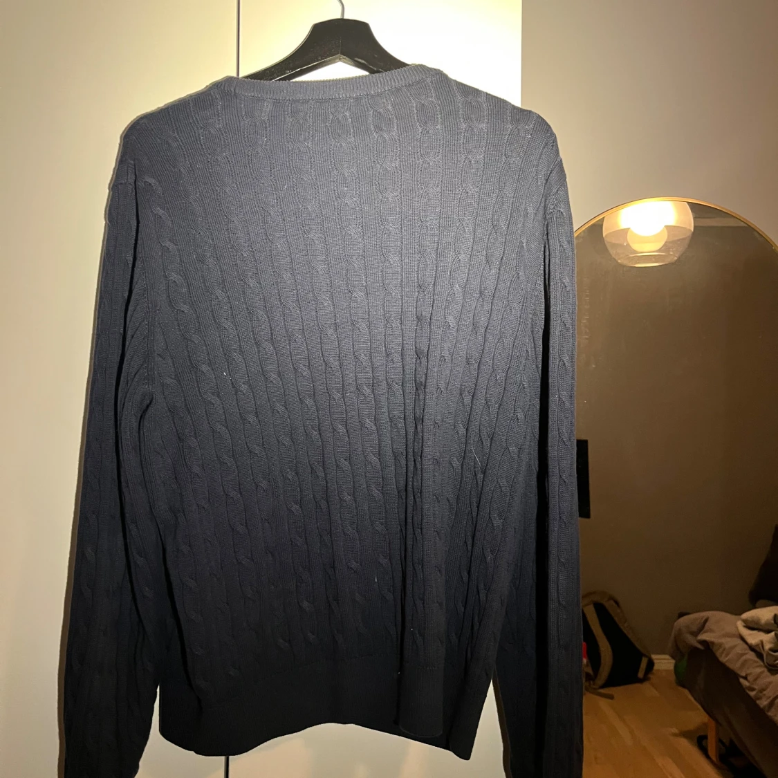 Mörkblå kabelstickad tröja från GANT - 2