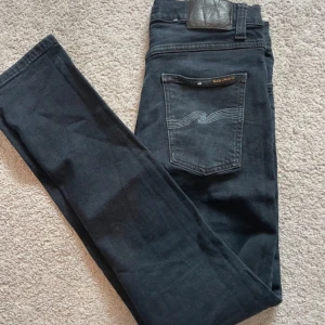 Nudie jeans - Nudie jeans i modellen Lean Dean i storleken W29 L30 jeansen har inga som helst defekter! Skick 10/10