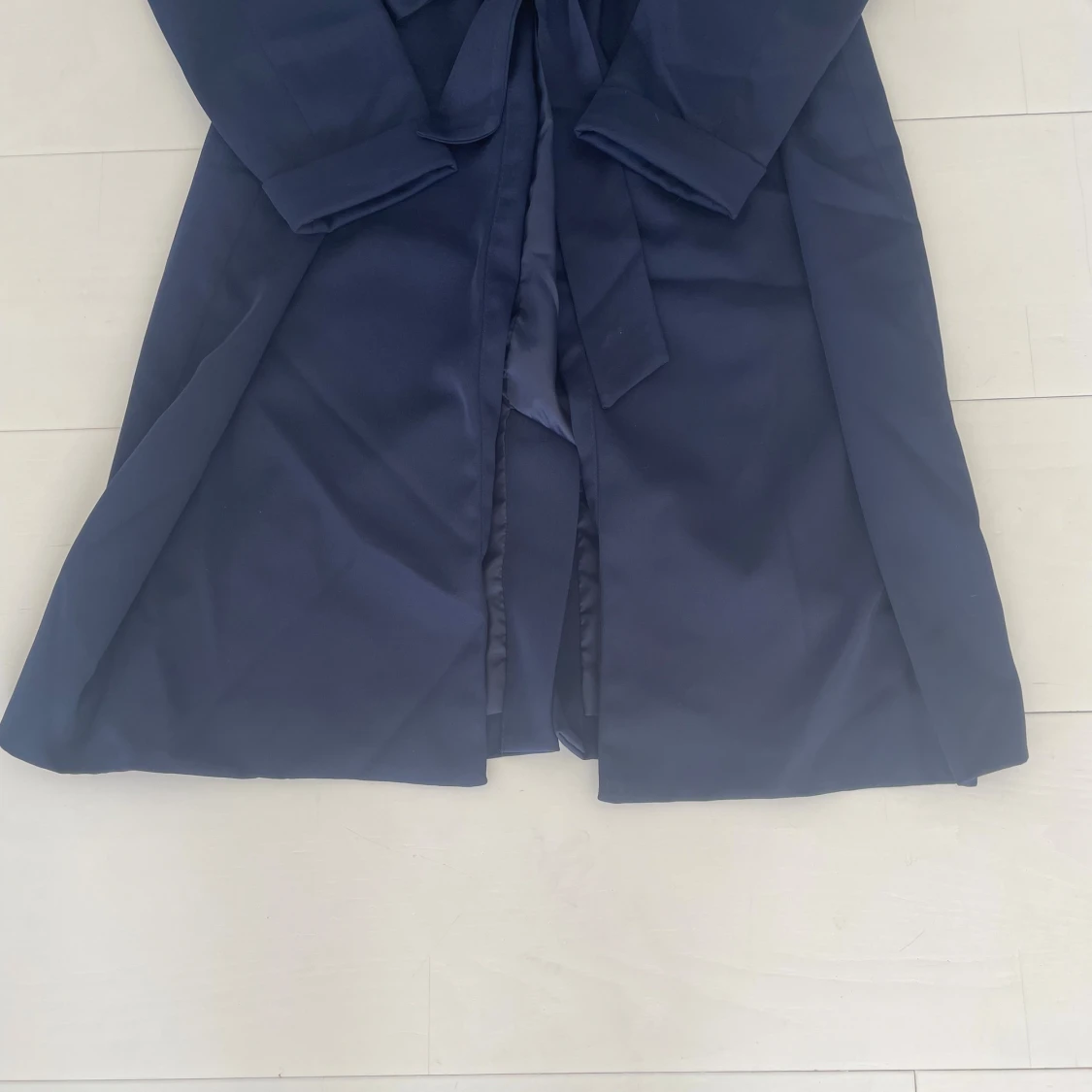 Mörkblå trenchcoat från Y.A.S - 4