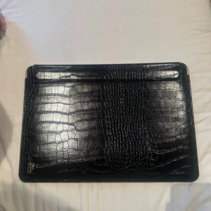 Datafodral  - Helt nytt, fick fel storlek i födelsedagspresent ny pris 600