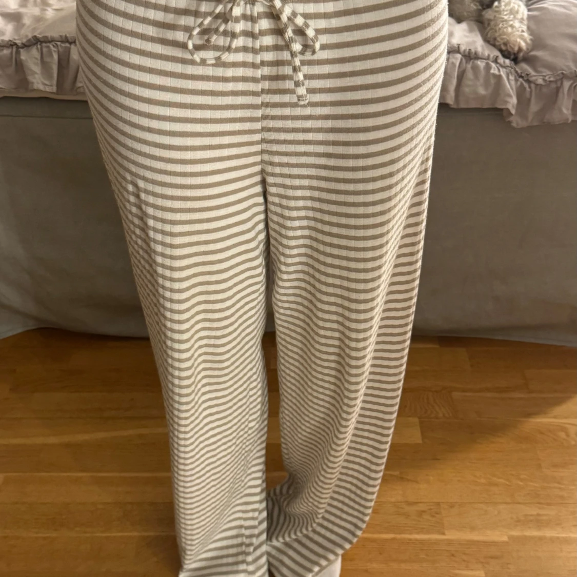 Beige randiga mjukisbyxor  - 1