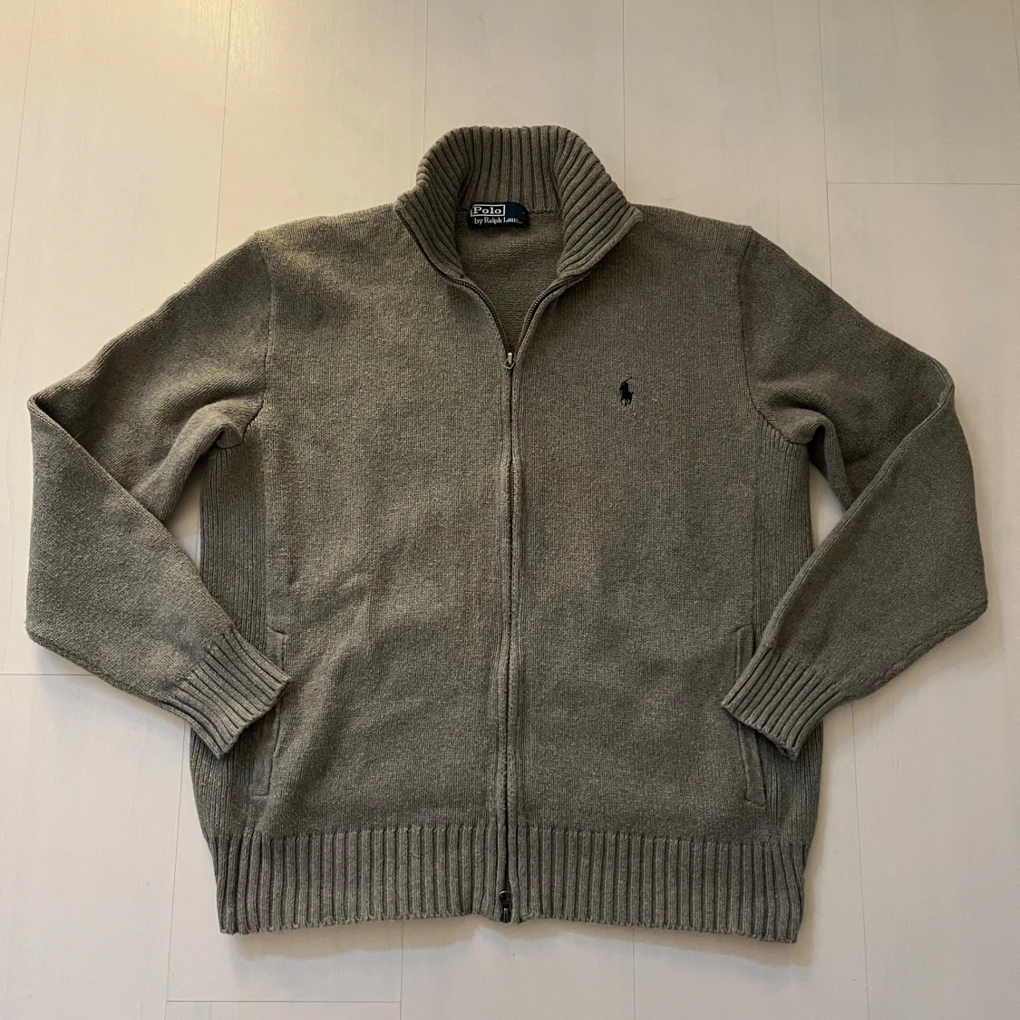 Grå stickad kofta från Polo Ralph Lauren