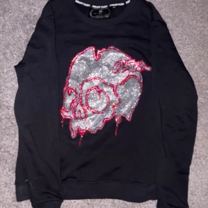 PP tröja - Hej säljer nu min svarta PP tröja riktigt fett den är i nyskick aldrig använd. Storlek M 