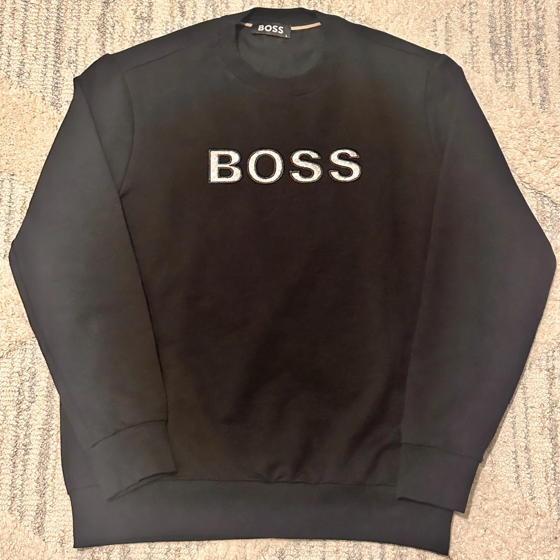 Svart sweatshirt från BOSS
