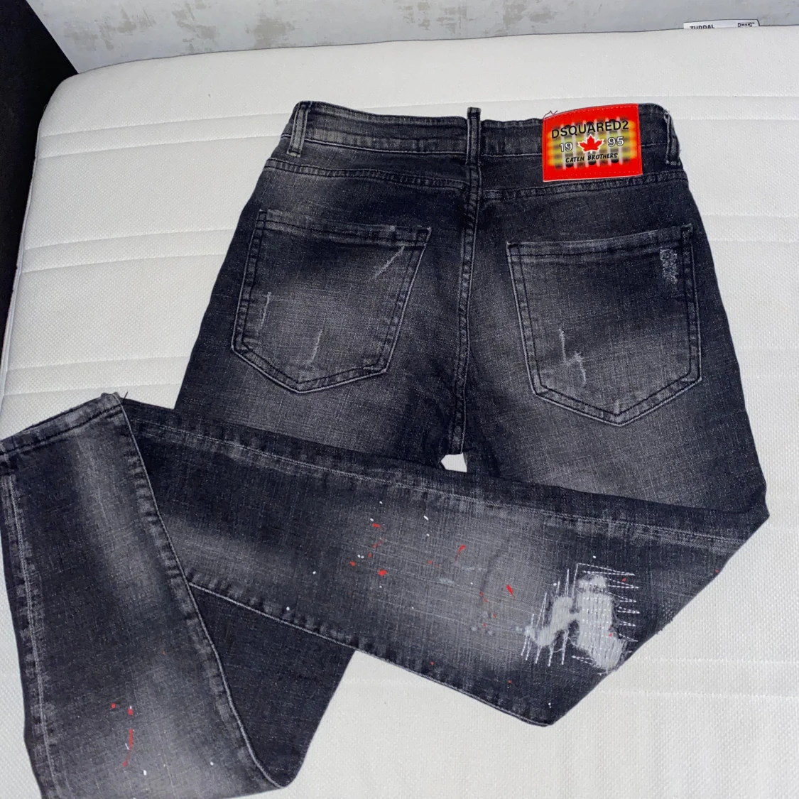 Svarta Dsquared2 jeans med färgstänk - 1
