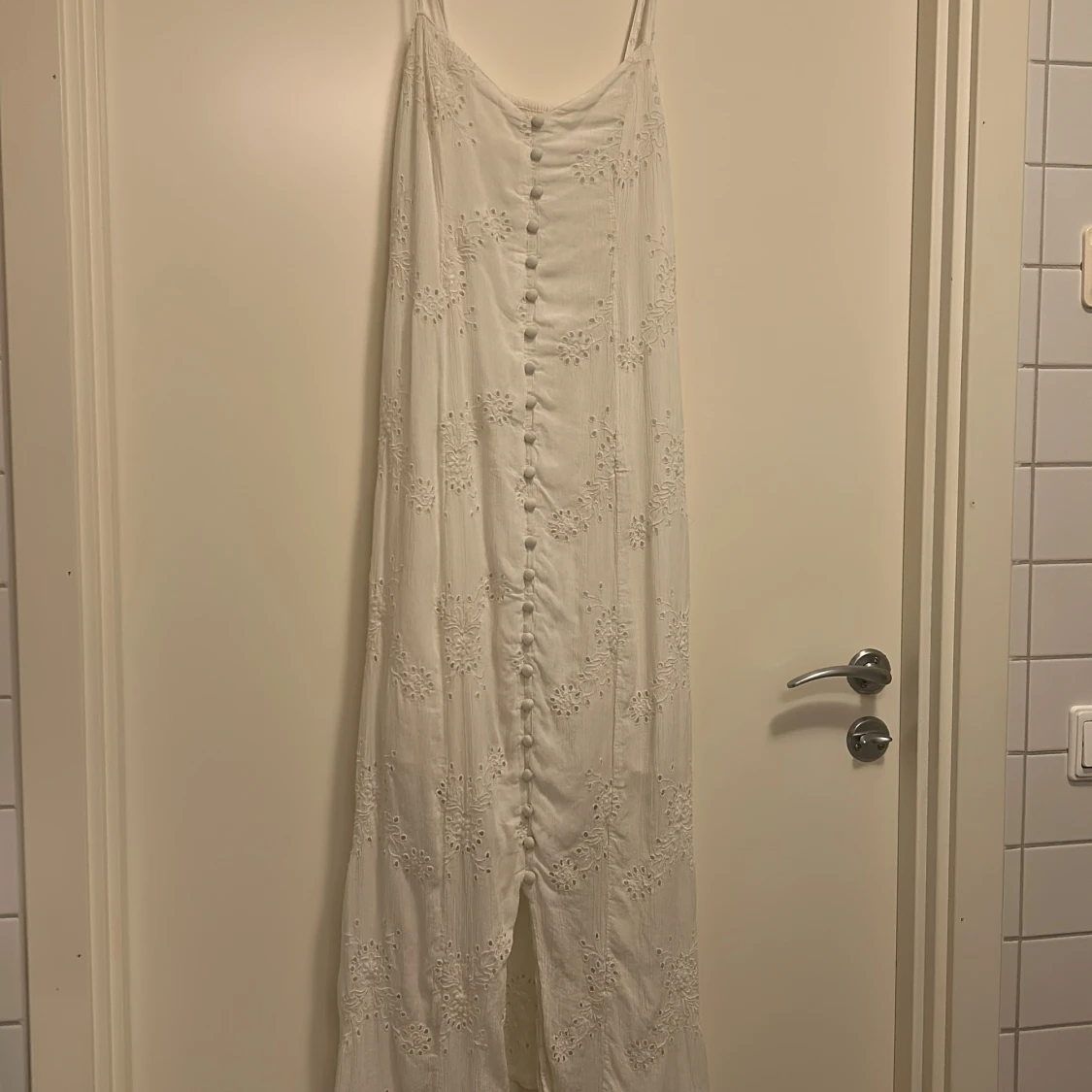 Supersöt vit långklänning - 3