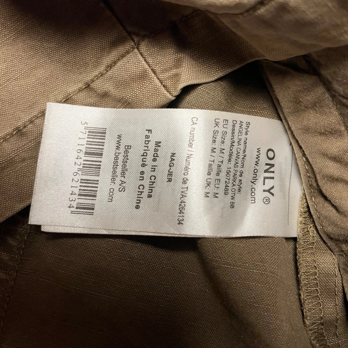 Grön militärjacka från ONLY, strl M - 4