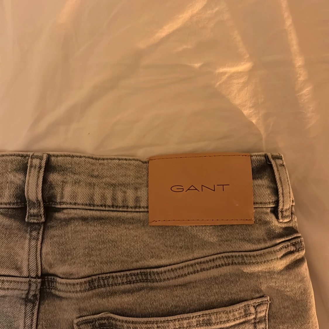Grå bootcut jeans från GANT - 2