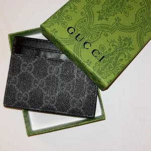 Svart plåbok - helt nytt, allt i bilden ingår